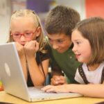 Anak Biasanya Berinteraksi dengan Predator Online di Video Chat